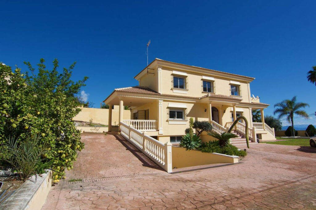 Detached Villa Alhaurín de la Torre Málaga - image 2