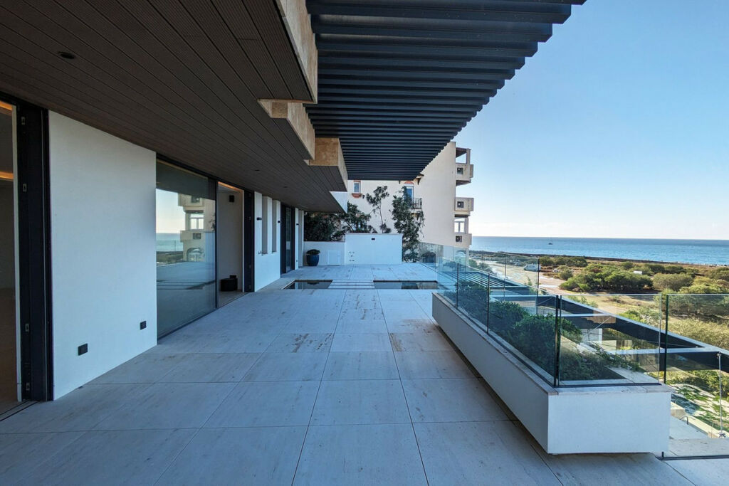 Middle Floor Apartment Estepona Málaga - image 2