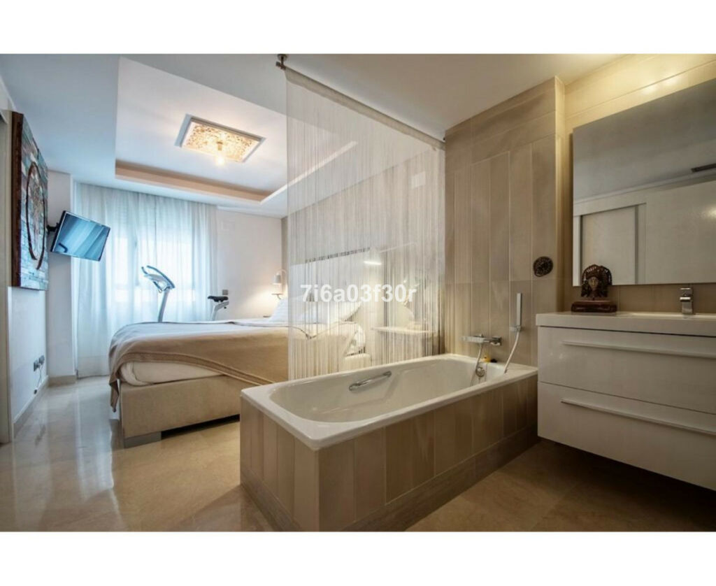 Middle Floor Apartment San Pedro de Alcántara Málaga - image 2