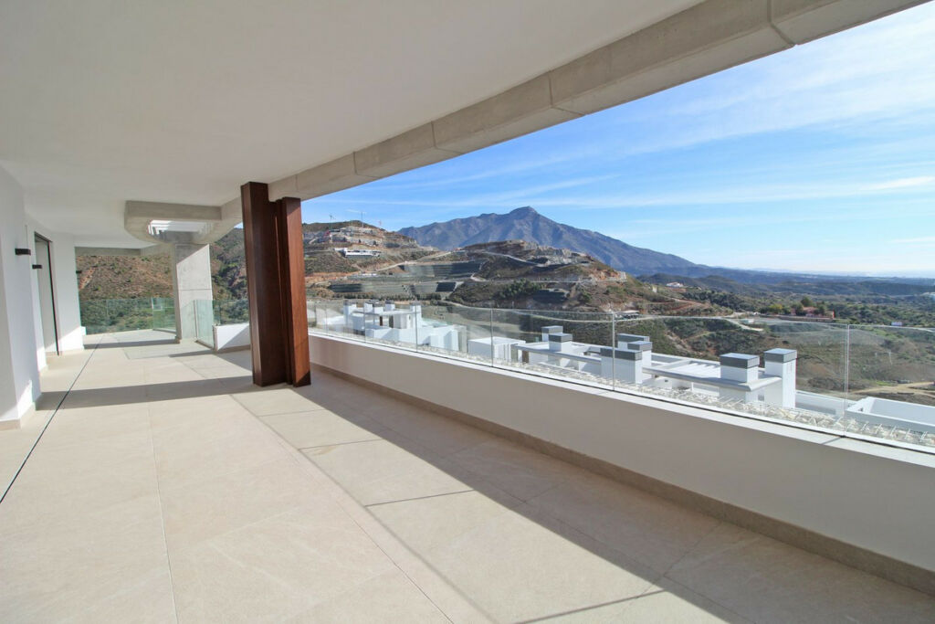 Middle Floor Apartment La Quinta Málaga - image 2