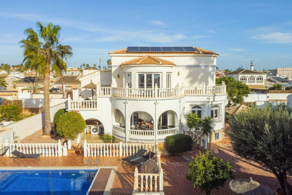 Detached Villa Torrevieja Alicante - image 2