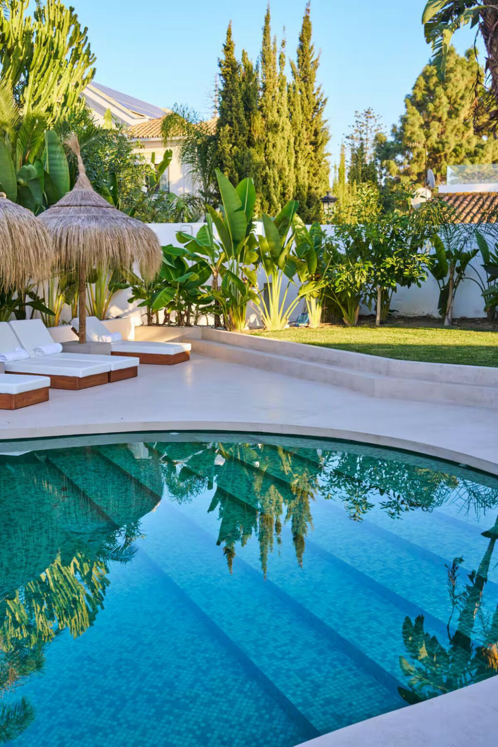 Detached Villa Cortijo Blanco Málaga - image 2