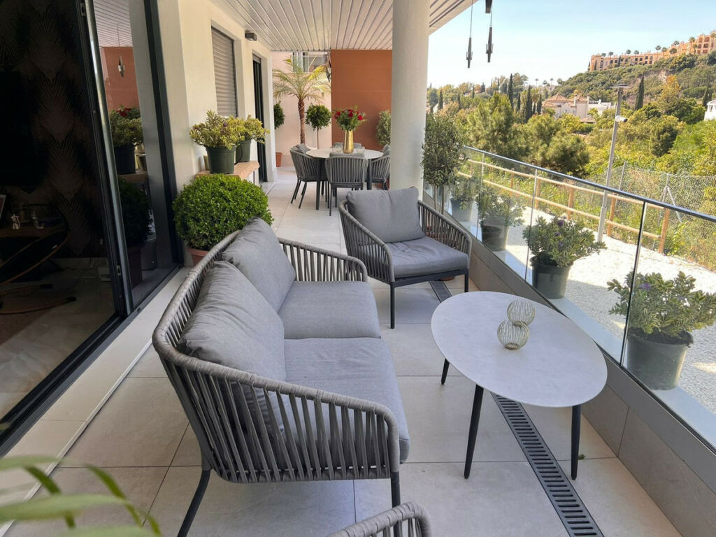 Ground Floor Apartment Benahavís Málaga - image 2