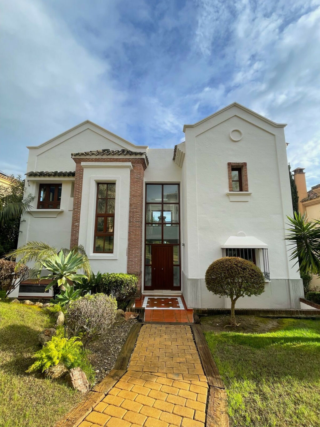 Detached Villa The Golden Mile Málaga - image 2