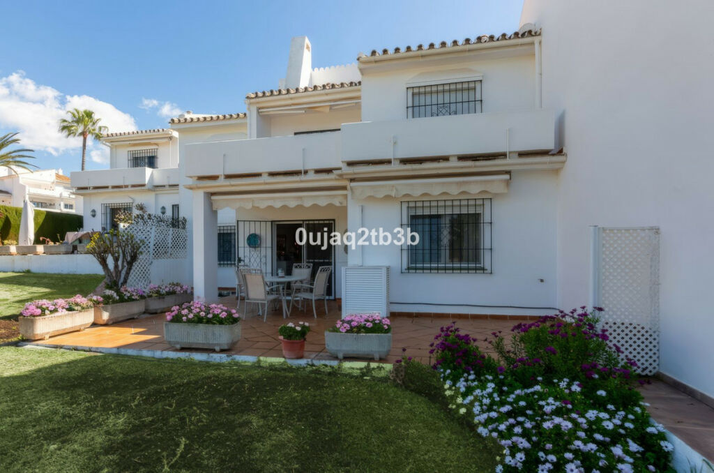 Ground Floor Apartment Nueva Andalucía Málaga - image 2