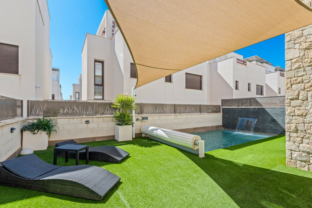 Detached Villa Ciudad Quesada Alicante - image 2