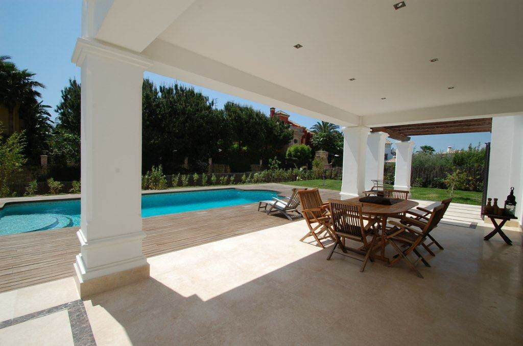 Detached Villa The Golden Mile Málaga - image 2