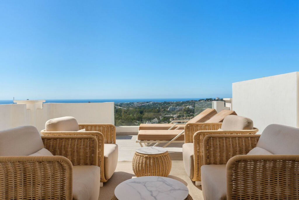 Penthouse Nueva Andalucía Málaga - image 2