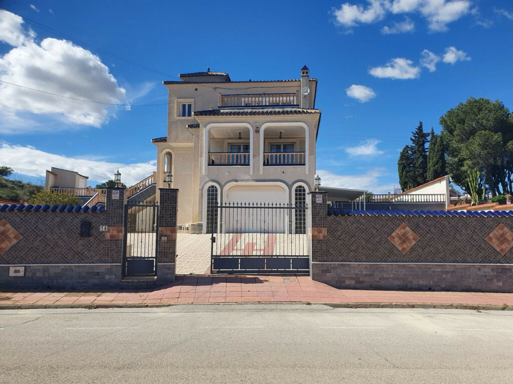 Detached Villa Algorfa Alicante - image 2