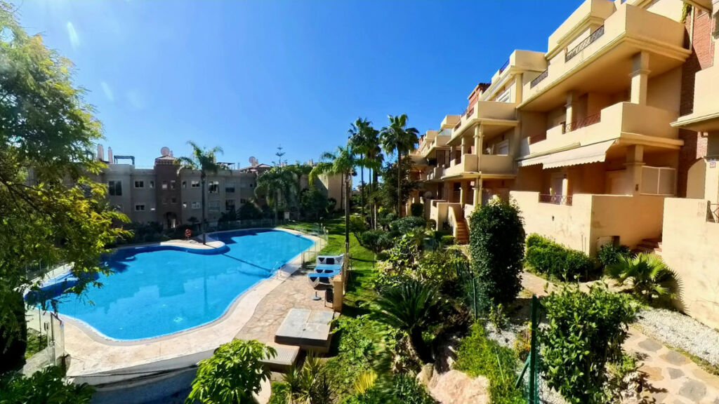Middle Floor Apartment Estepona Málaga - image 22