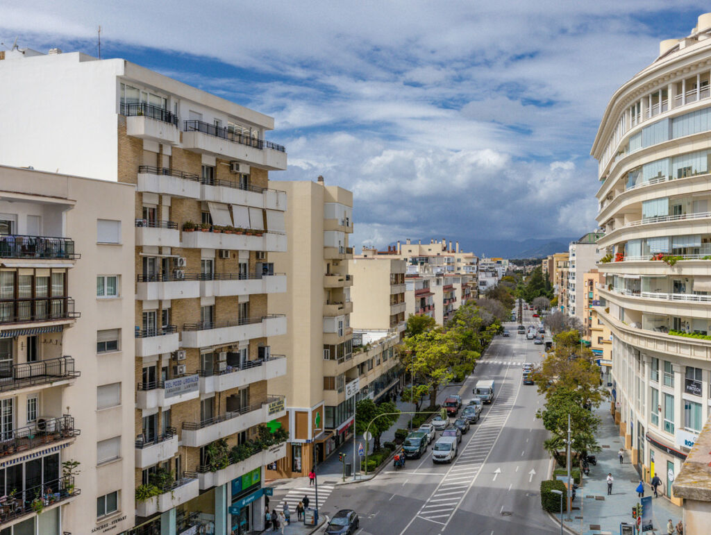 Middle Floor Apartment Marbella Málaga - image 2