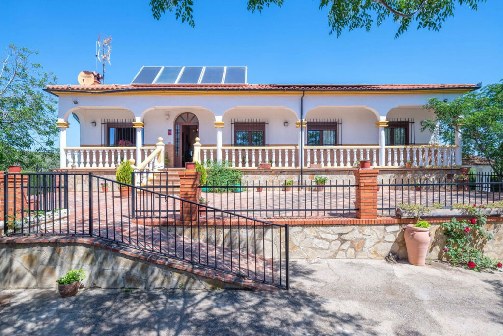 Detached Villa Antequera Málaga - image 2