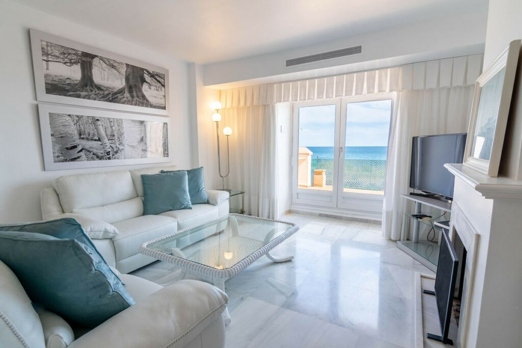 Townhouse Estepona Málaga - image 2