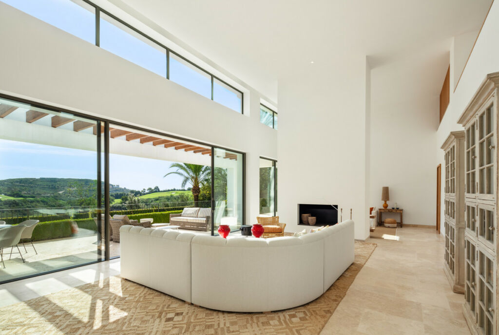 Detached Villa Casares Málaga - image 2