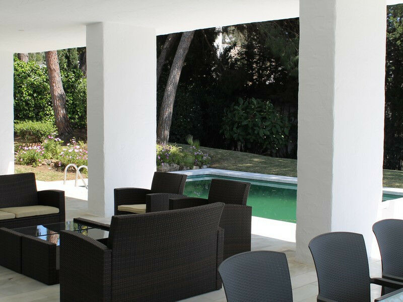 Detached Villa Puerto Banús Málaga - image 2