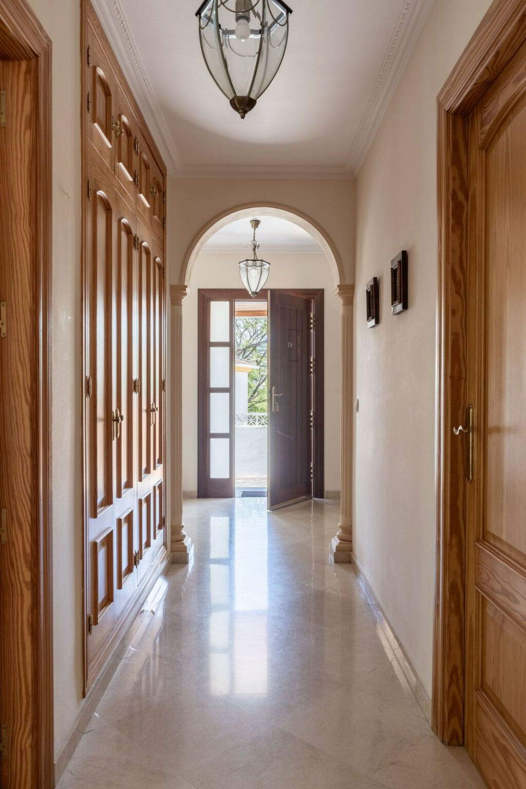 Detached Villa San Pedro de Alcántara Málaga - image 2