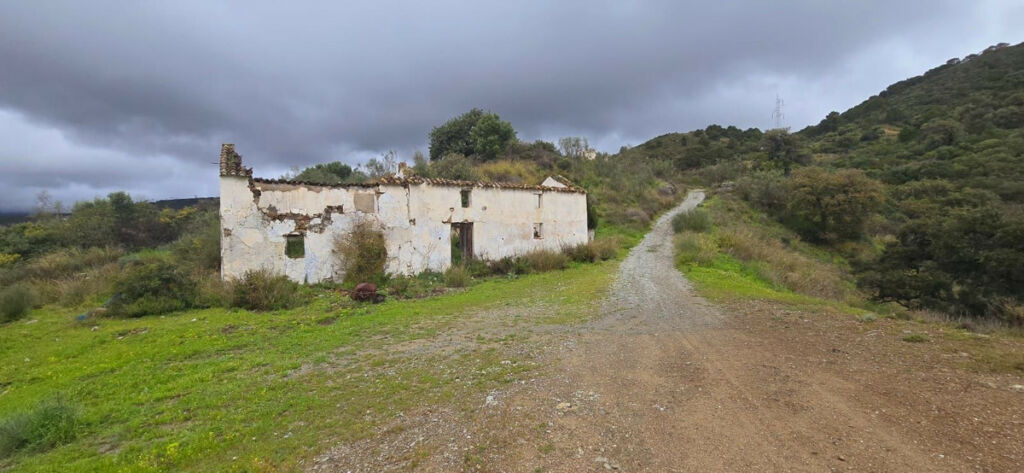 Land Benahavís Málaga - image 2