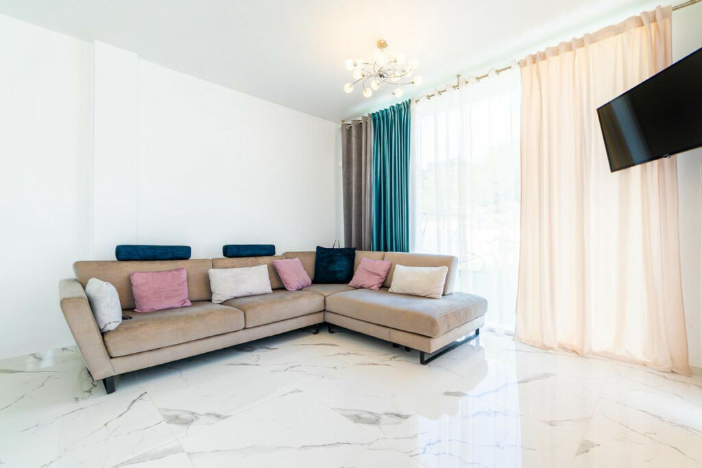 Detached Villa Villamartin Alicante - image 2