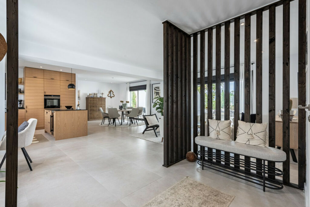 Top Floor Apartment Nueva Andalucía Málaga - image 3