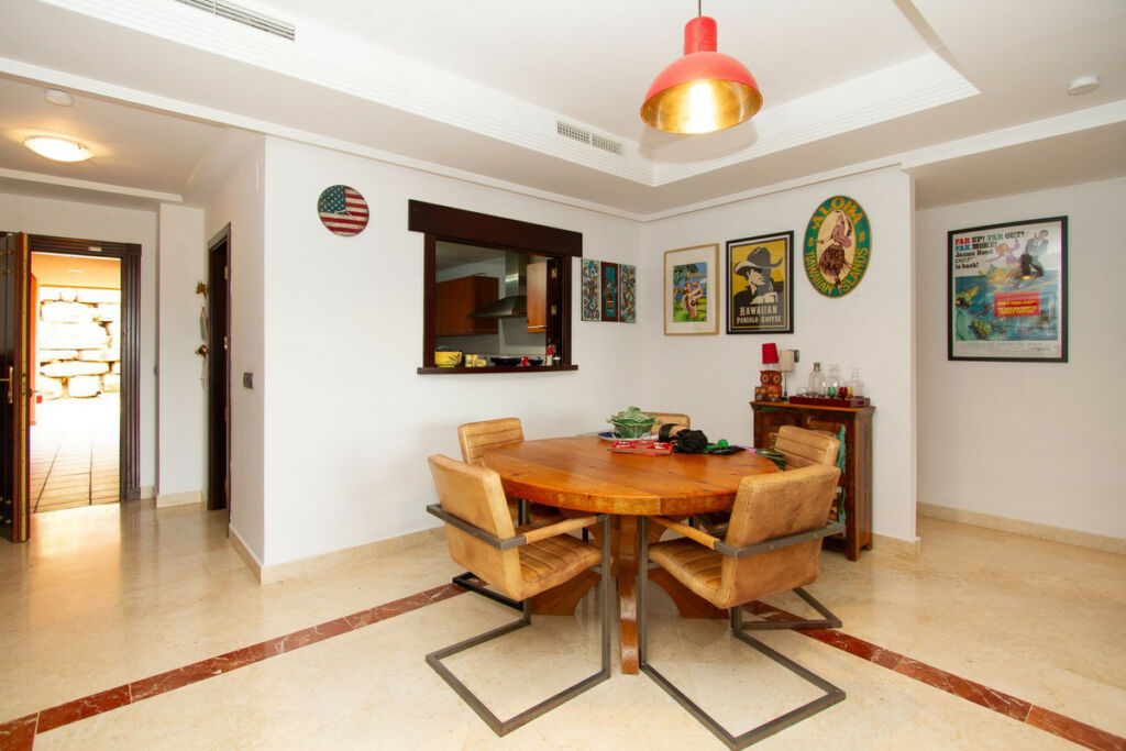 Ground Floor Apartment La Mairena Málaga - image 2