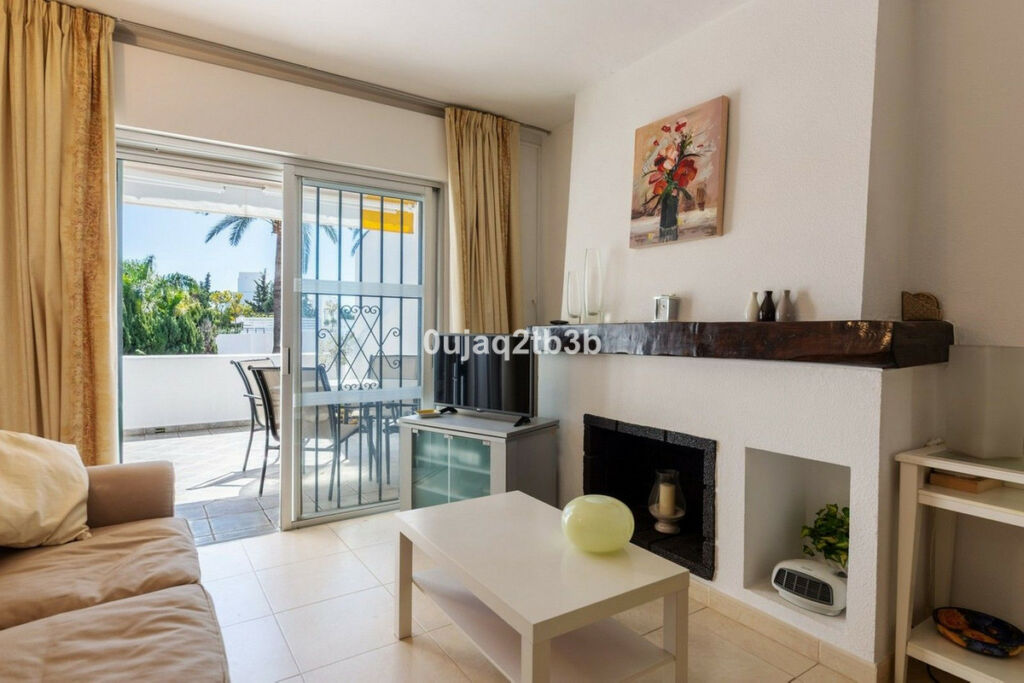 Top Floor Apartment Nueva Andalucía Málaga - image 3