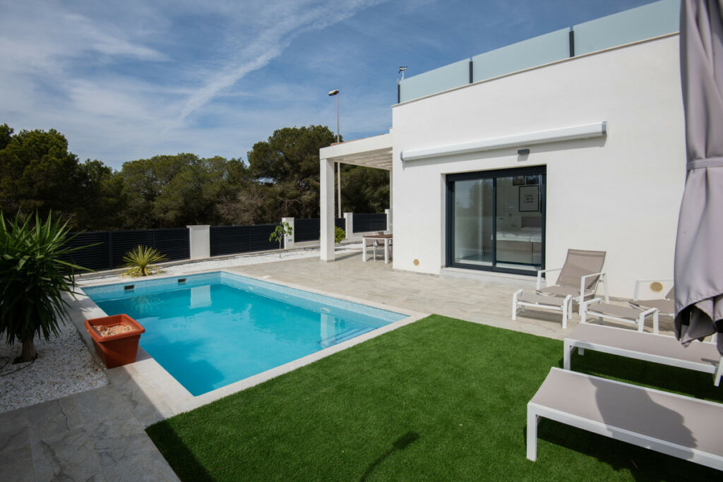 Detached Villa Pinar de Campoverde Alicante - image 2