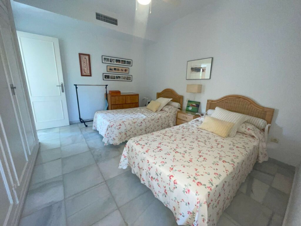 Detached Villa Sotogrande Alto Cádiz - image 2