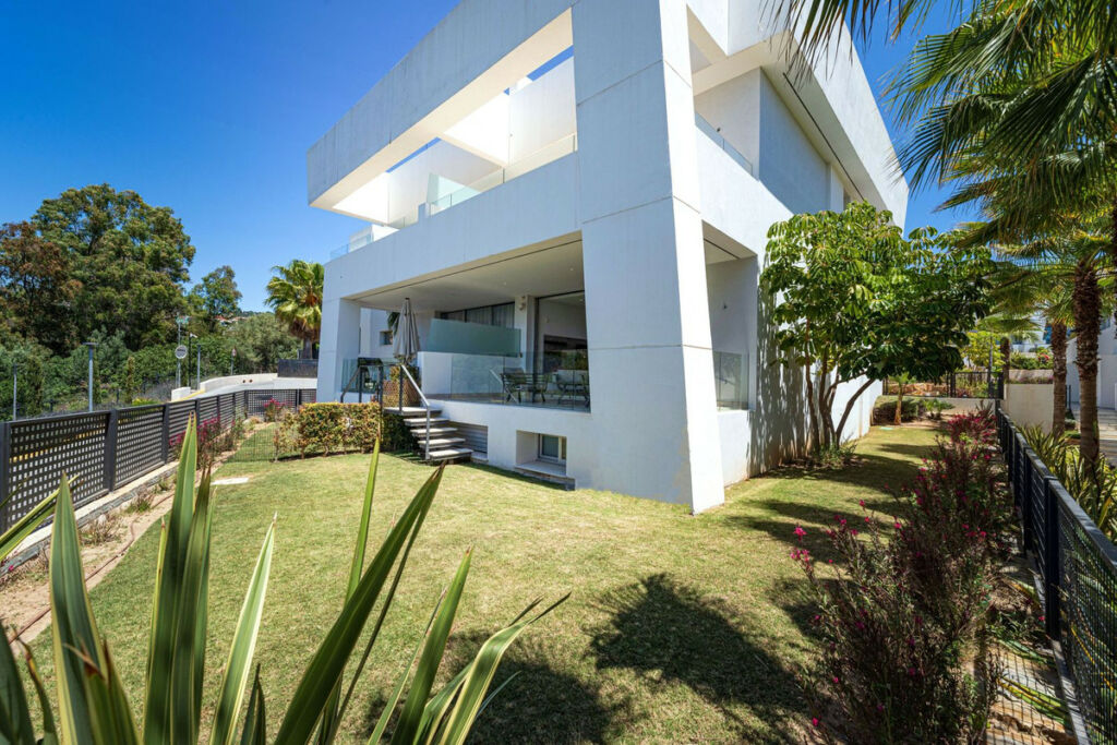 Semi-Detached House Río Real Málaga - image 2