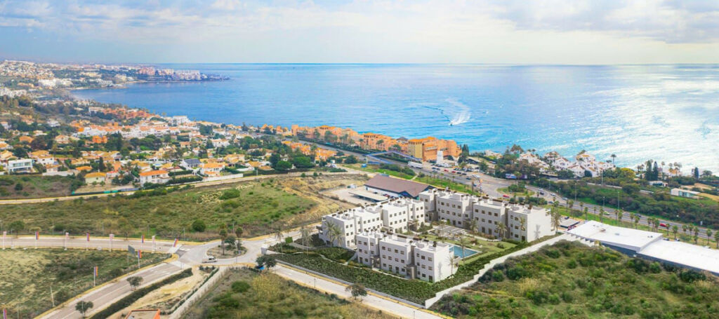 Middle Floor Apartment Estepona Málaga - image 4