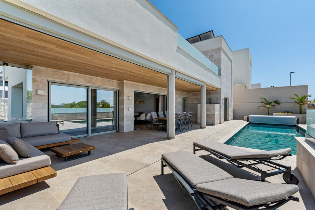 Detached Villa Benijofar Alicante - image 2