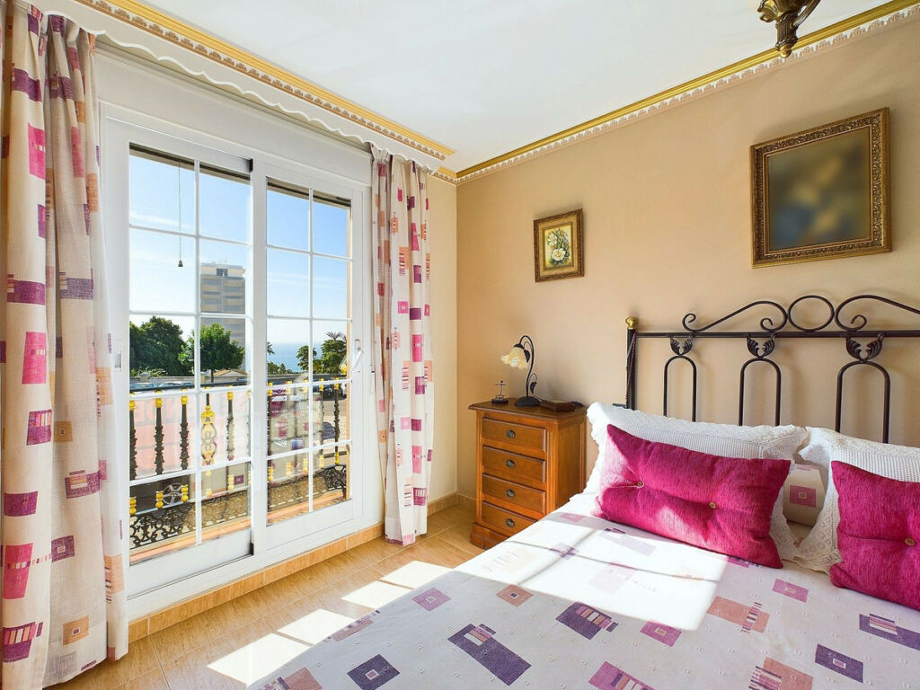 Townhouse Estepona Málaga - image 3