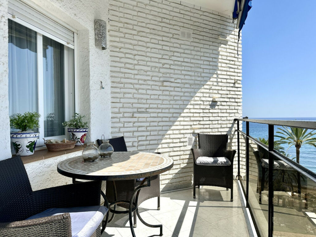 Middle Floor Apartment Marbella Málaga - image 2