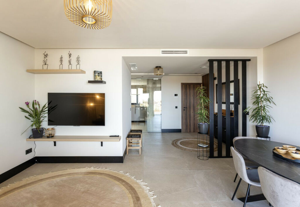 Middle Floor Apartment Nueva Andalucía Málaga - image 3