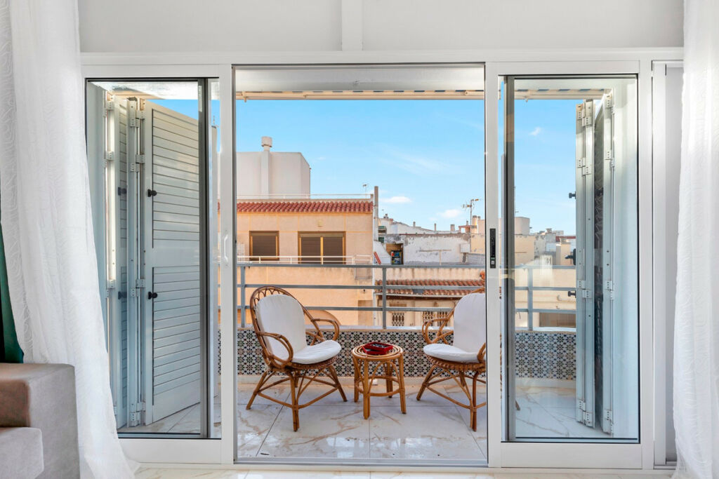 Middle Floor Apartment La Mata Alicante - image 2