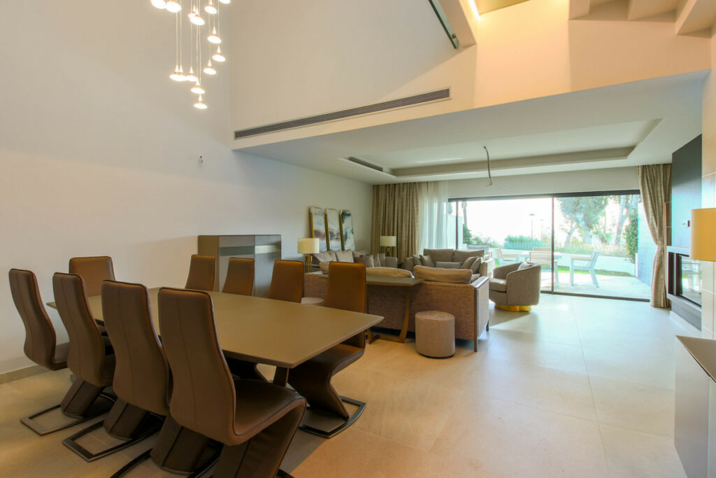 Townhouse Estepona Málaga - image 2