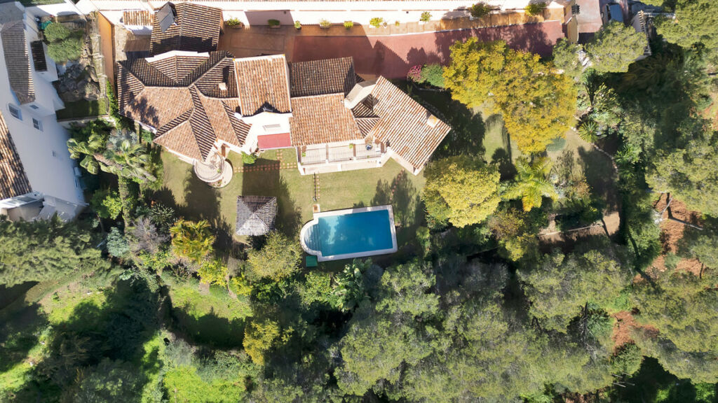 Detached Villa Hacienda Las Chapas Málaga - image 2