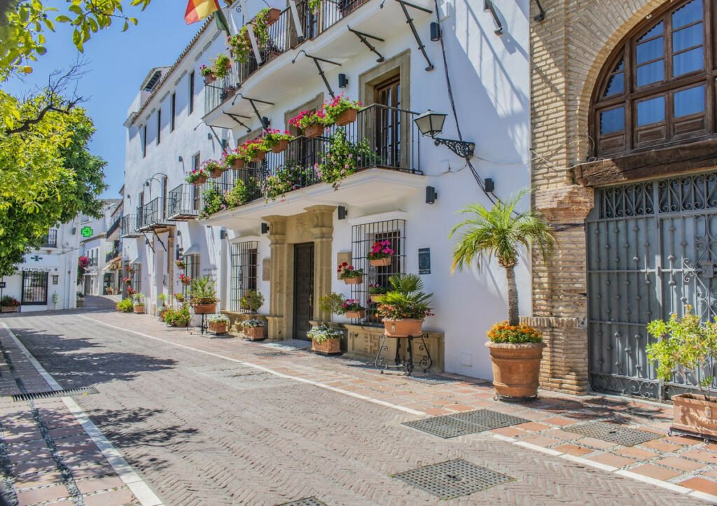 Middle Floor Apartment Marbella Málaga - image 2