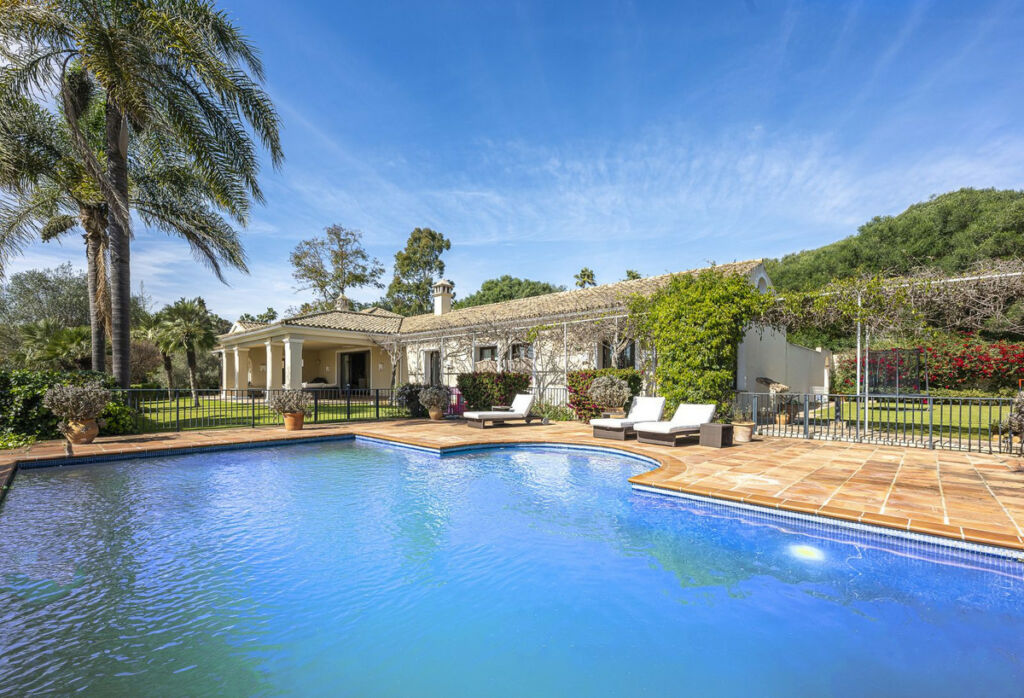Detached Villa Sotogrande Cádiz - image 2