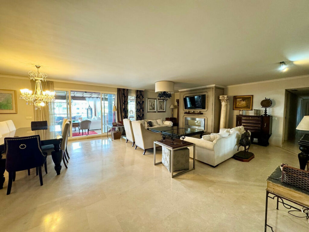 Penthouse Duplex Sotogrande Marina Cádiz - image 2