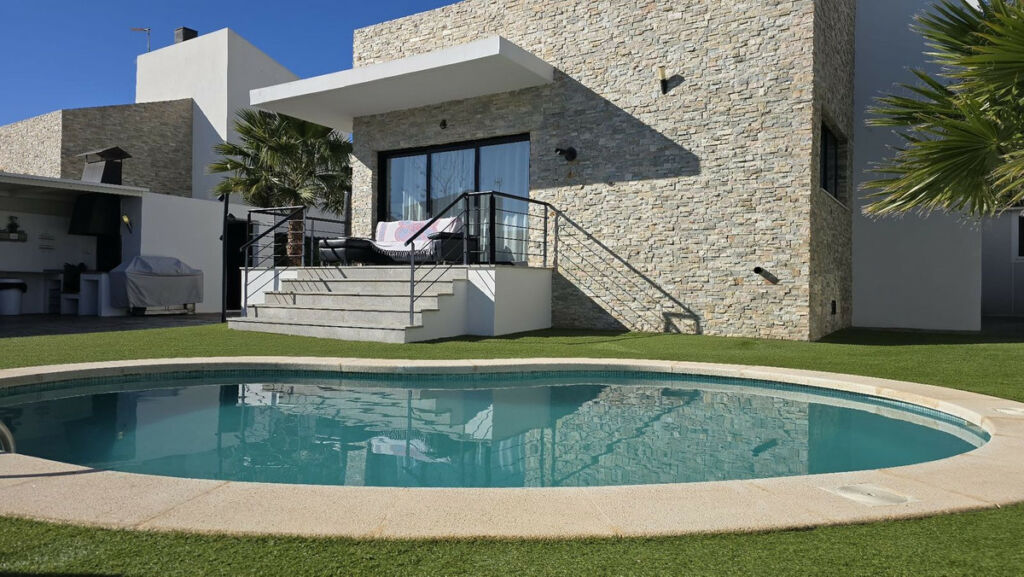 Detached Villa Polop Alicante - image 2