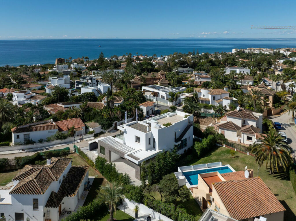 Detached Villa Marbesa Málaga - image 6