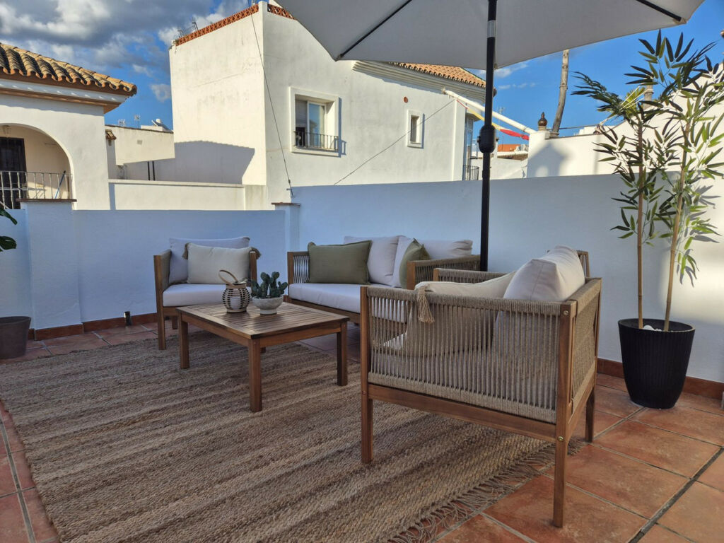 Middle Floor Apartment Estepona Málaga - image 5