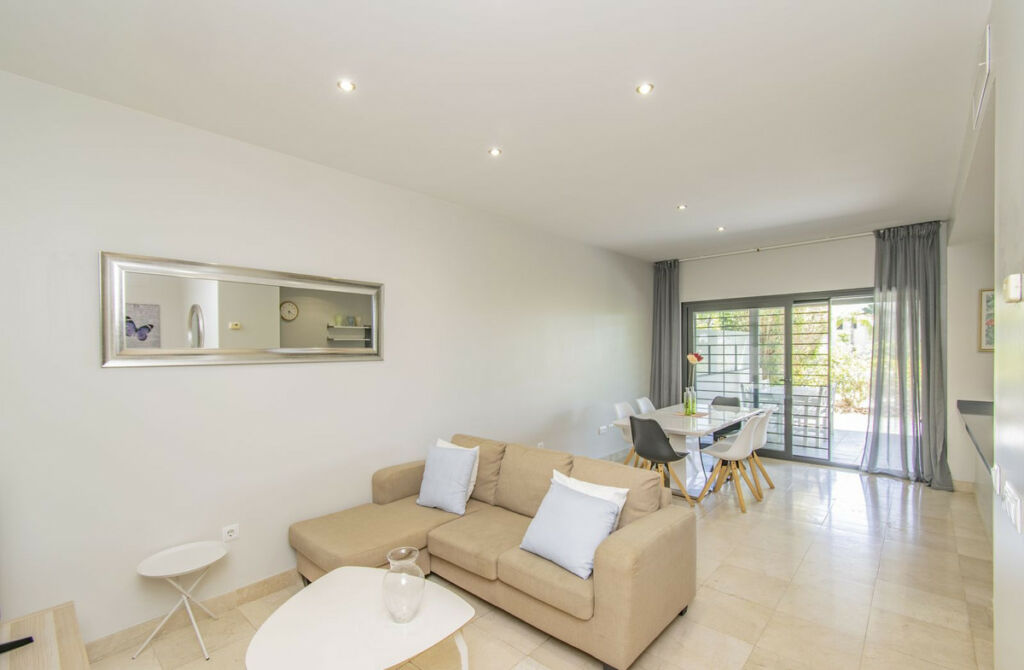 Ground Floor Apartment Los Flamingos Málaga - image 2