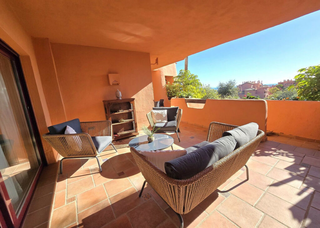 Ground Floor Apartment La Mairena Málaga - image 2