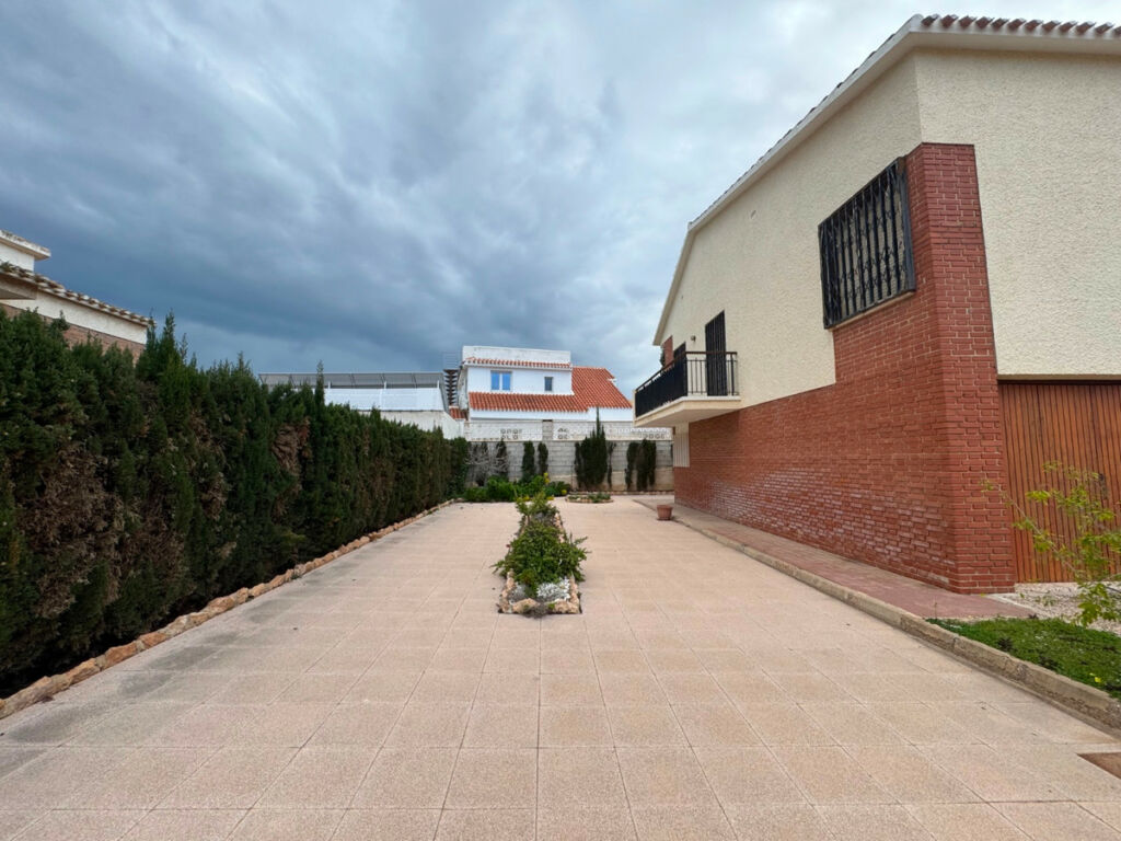 Detached Villa La Zenia Alicante - image 6