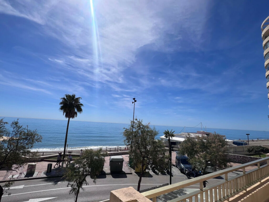 Middle Floor Apartment Fuengirola Málaga - image 2
