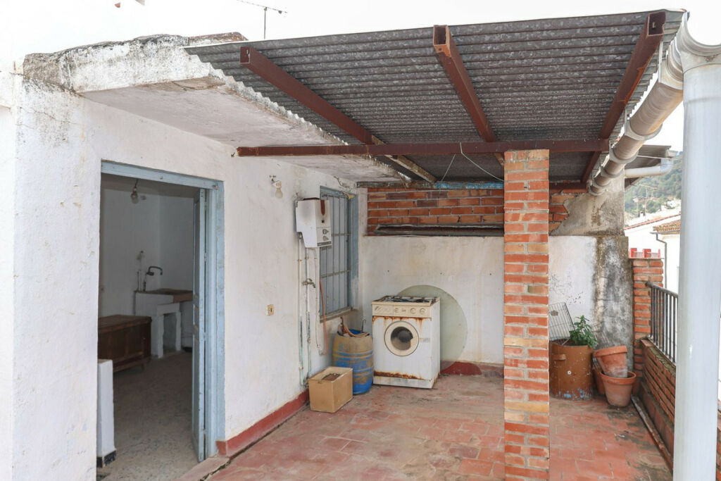 Townhouse Tolox Málaga - image 2