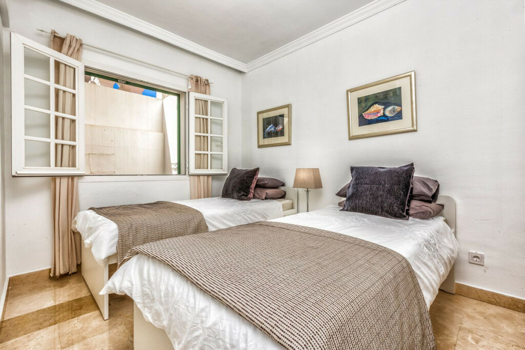 Townhouse Aloha Málaga - image 20