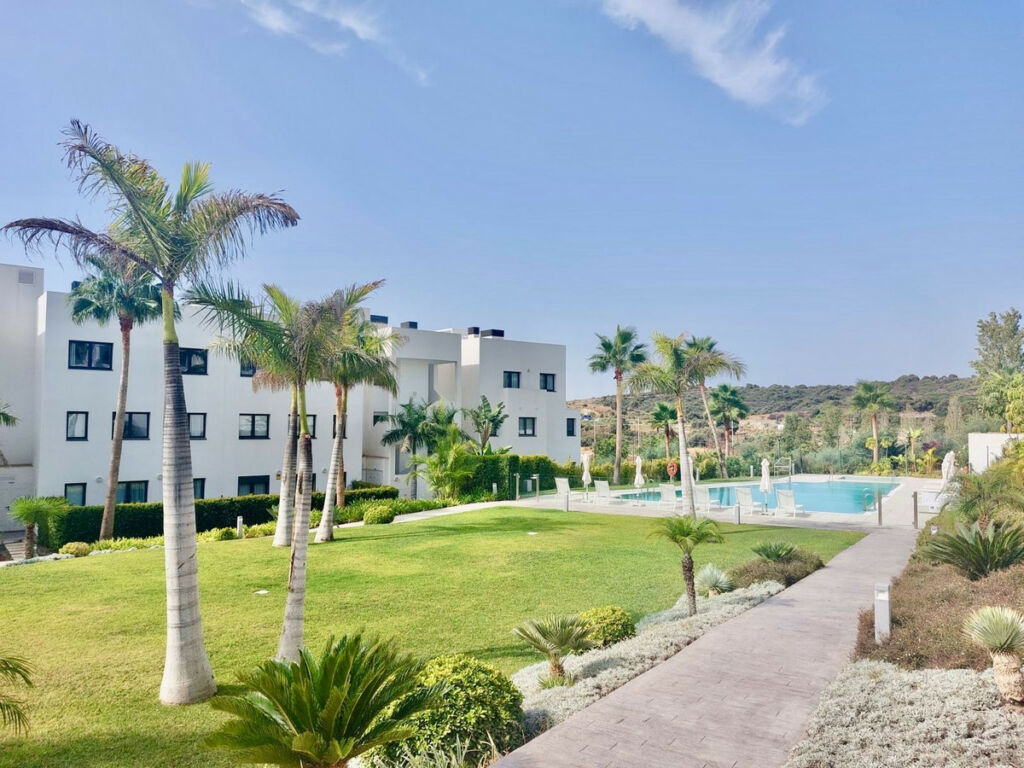 Middle Floor Apartment Estepona Málaga - image 21