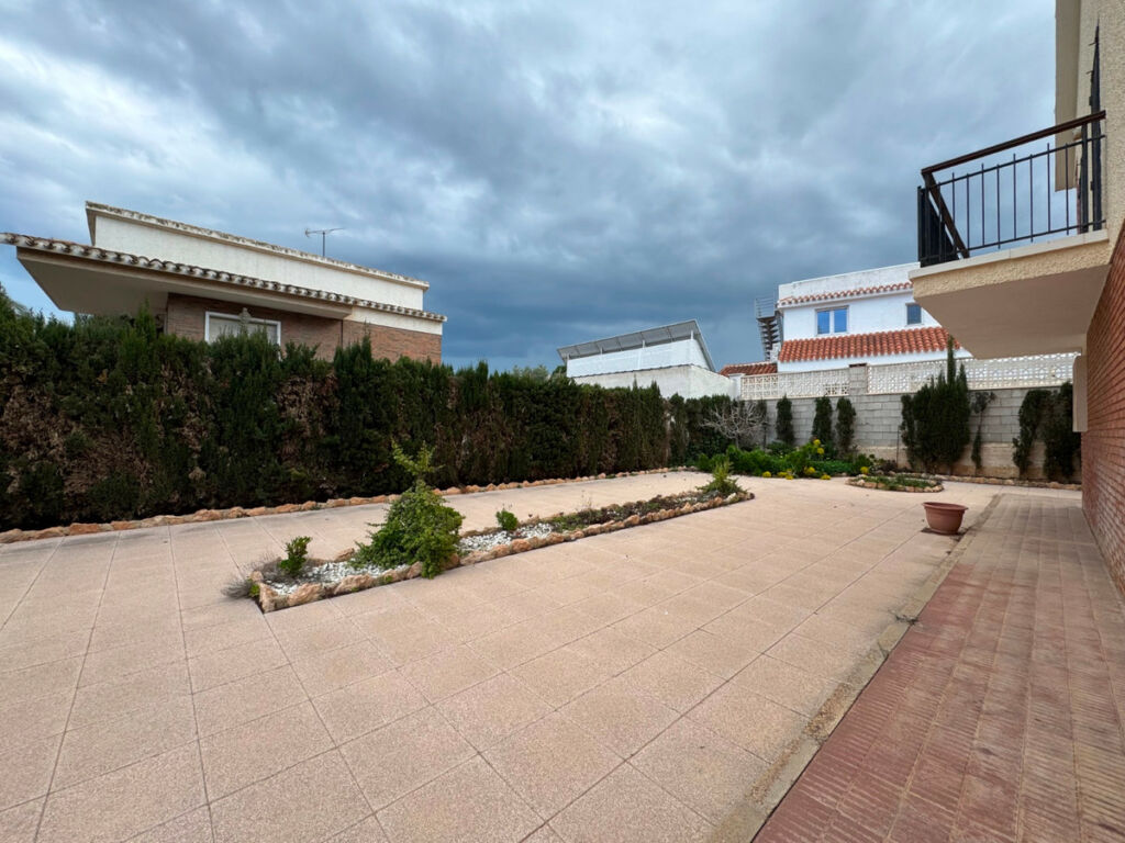 Detached Villa La Zenia Alicante - image 24